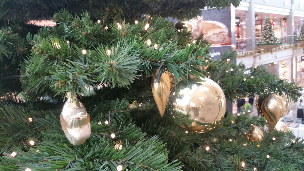 Künstlicher Weihnachtsbaum – Frohes Fest!